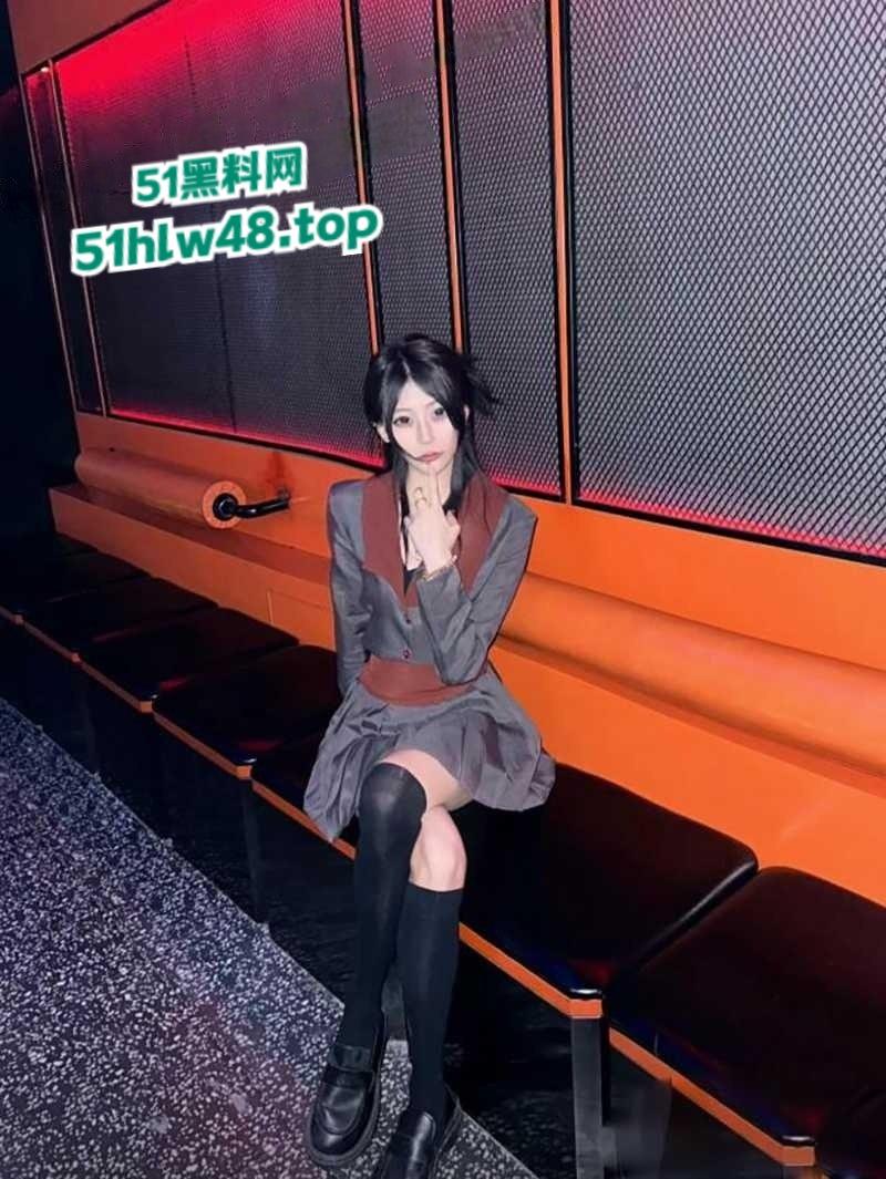 抚顺石油化工学院大三学姐【崔梦曦】表面清纯私下骚劲炸裂，M属性小野猫无套猛操爽到眼珠翻白。-6