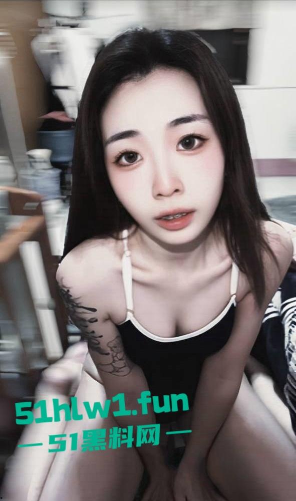 约炮大神投稿自己21岁极品纹身母狗【卢欣柔】年纪轻轻会的不少，各种姿势任猛男持续输出-17