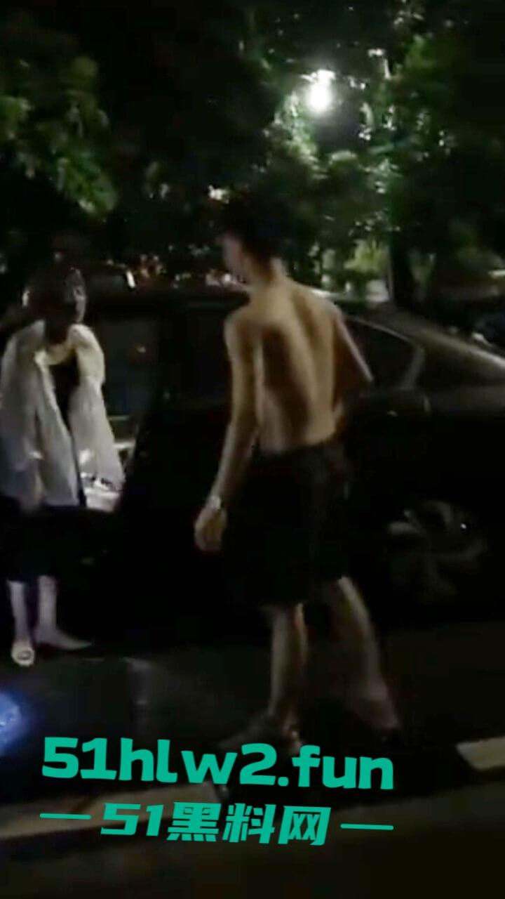 广东渣女开男友车装白富美出轨车震情人，男友用GPS找到当场抓住俩人奸情胆子是真大啊。-2