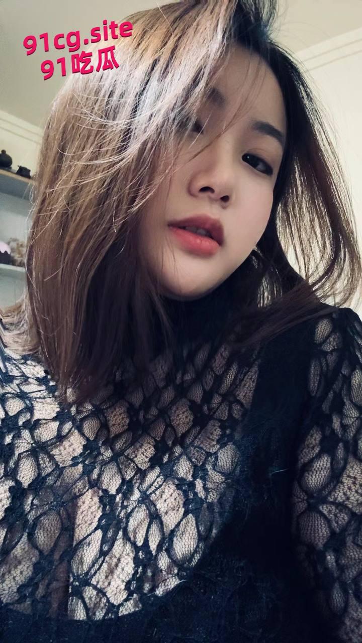 辽宁鞍山群友投稿骚逼前女友  在一起时总发朋友圈聊骚擦边还背着我出去玩3p被抓到聊天记录-4