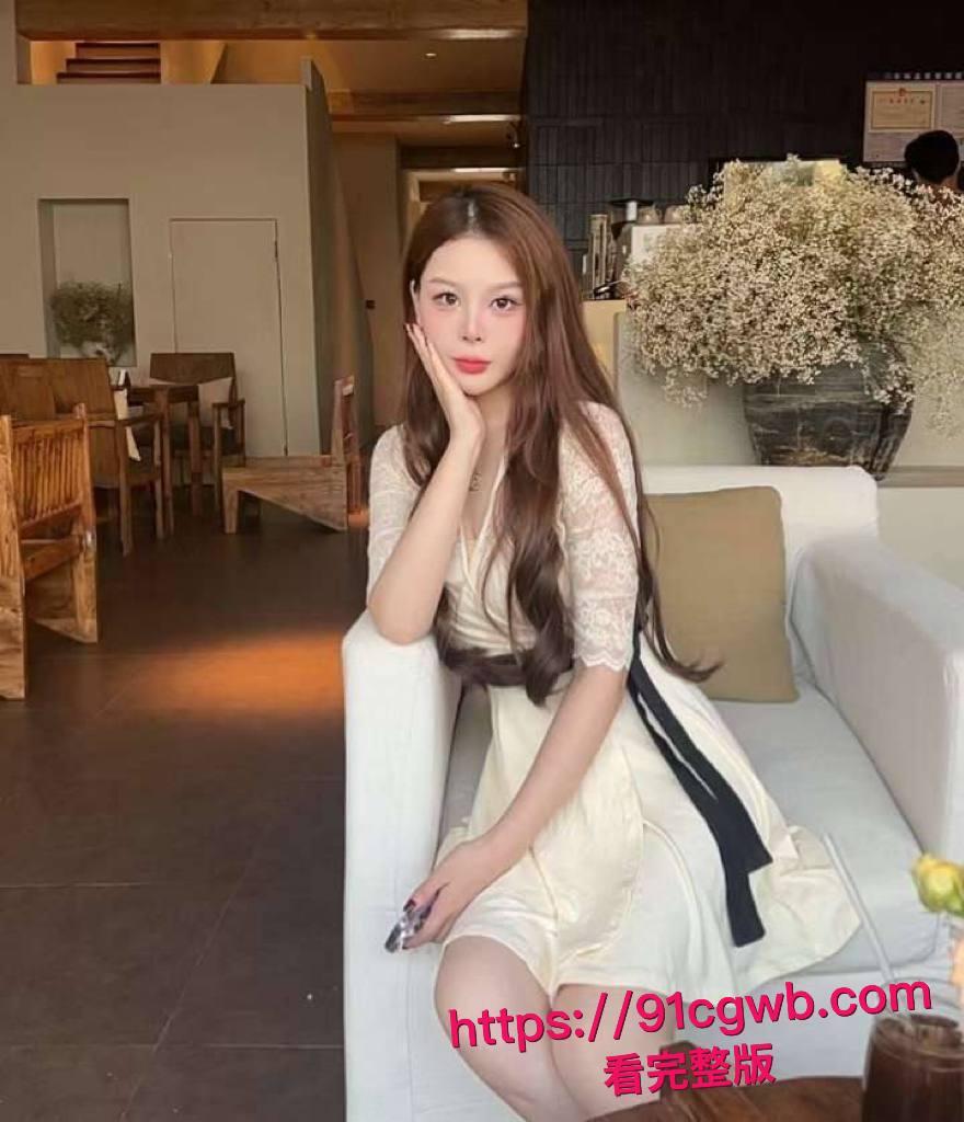 这骚货上次春药开苞，这次主动穿丁字裤送上门，当着结婚照被操嗷嗷叫-5