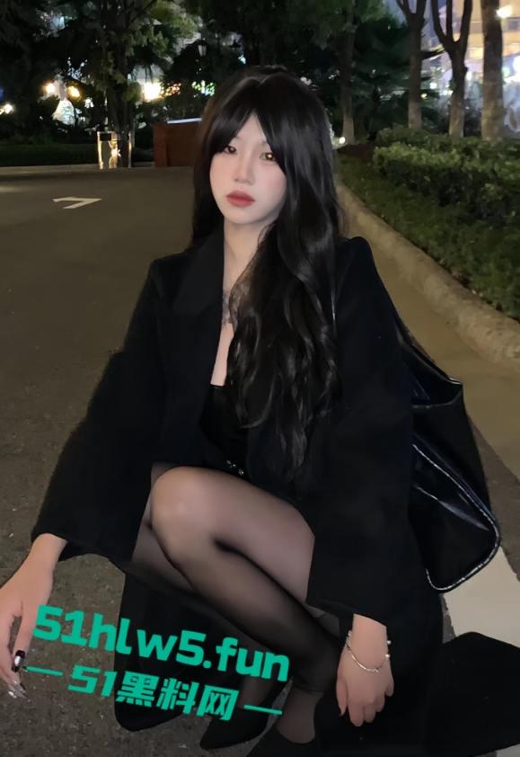 完美身材女研究生【张馨颖】白天是高冷学霸御姐,晚上秒变性感辣妹背着男友约炮体育生,激情爆操内射骚穴。-4