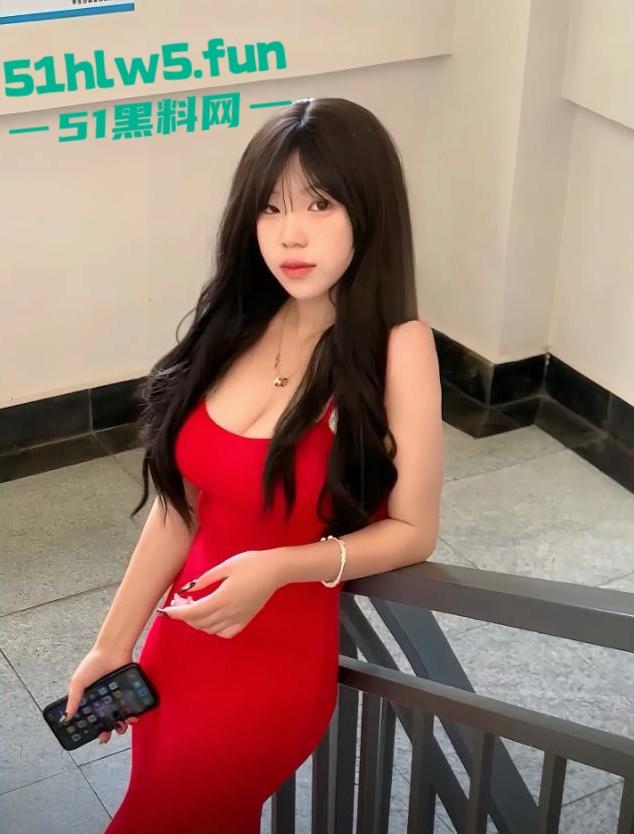 完美身材女研究生【张馨颖】白天是高冷学霸御姐,晚上秒变性感辣妹背着男友约炮体育生,激情爆操内射骚穴。-9