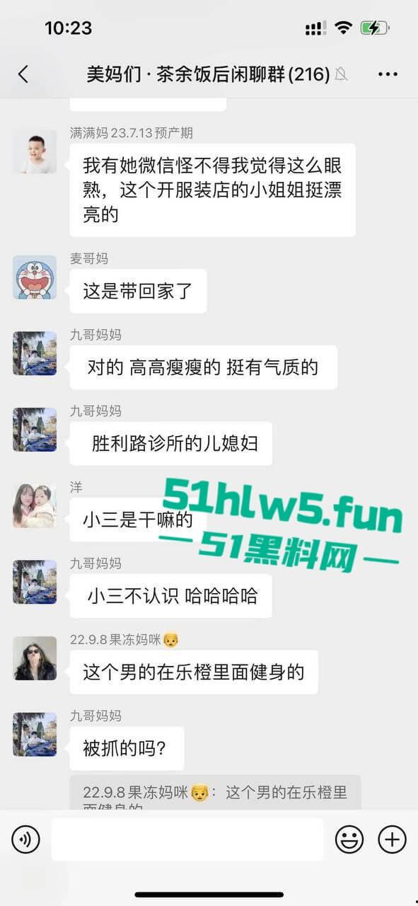 苍南县捉奸现场，男子出轨骚逼幼师，其老婆跟踪到现场叫来小三老公一起捉奸，现场炸裂惨不忍睹。-1