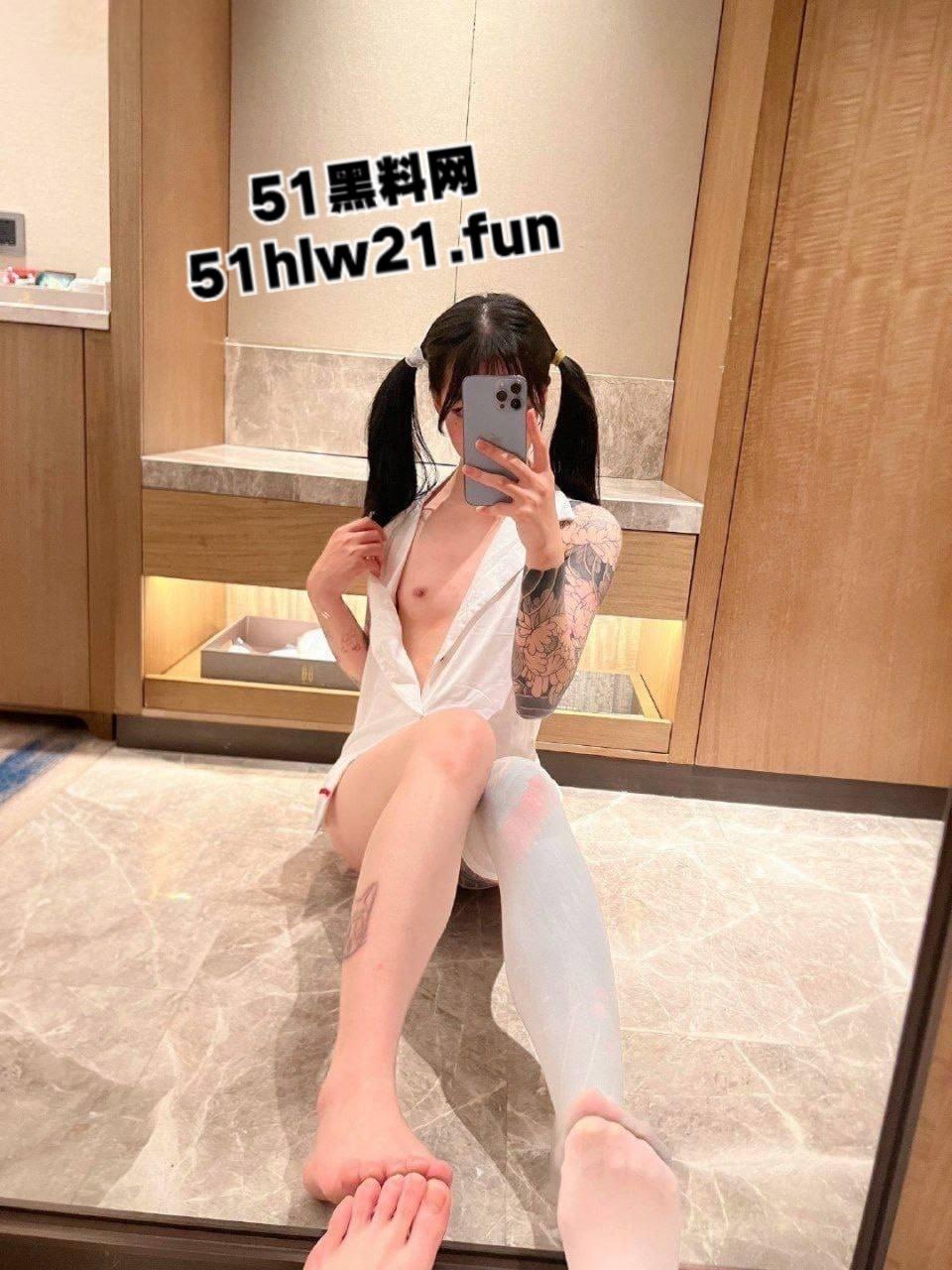 双马尾符文精神小妹，身材娇小却野性十足与男友做爱视频刺激流出，双马尾萝莉白丝美腿被后入开车！-2