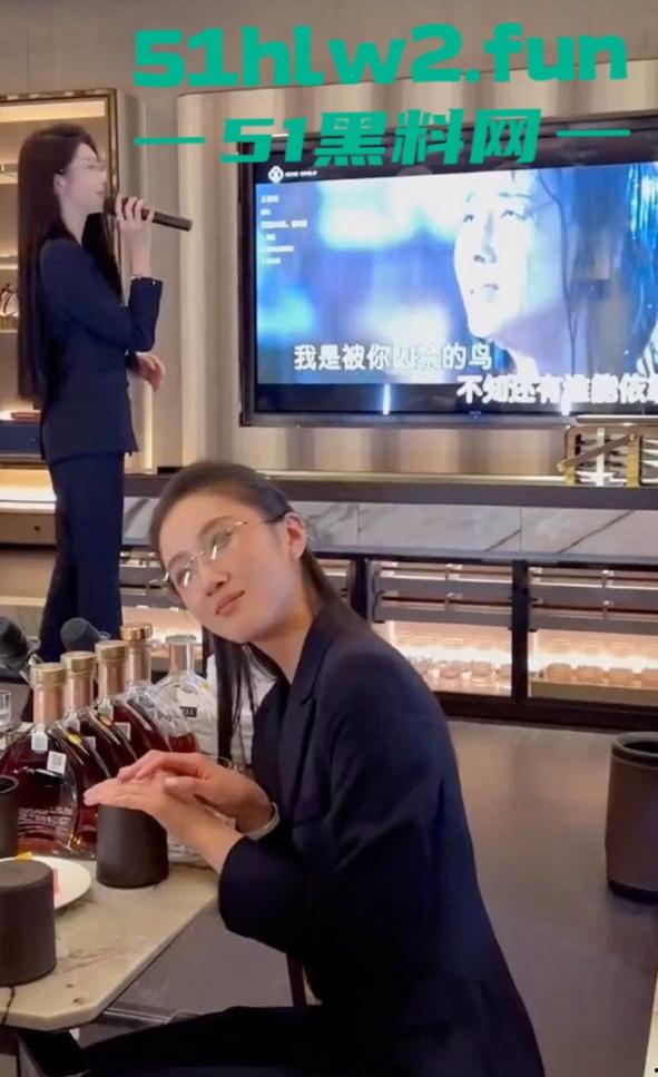 职业装KTV行政小妹你看了吗，带你领略当下最流行的顶级颜值陪酒小妹跪式服务包你满意！-3