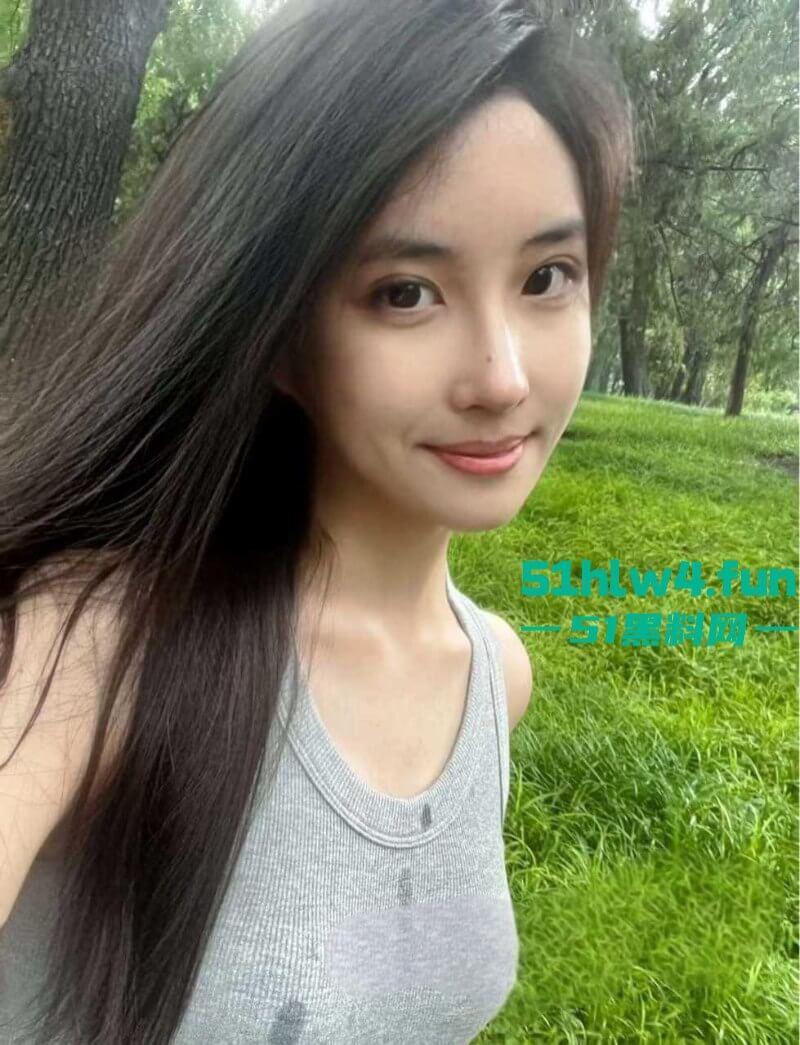 天津港大瓜，现实版美女与肥胖油腻中年男，包养高颜值苗条大学生落地窗前激情大战三十秒，演技是真棒！-4