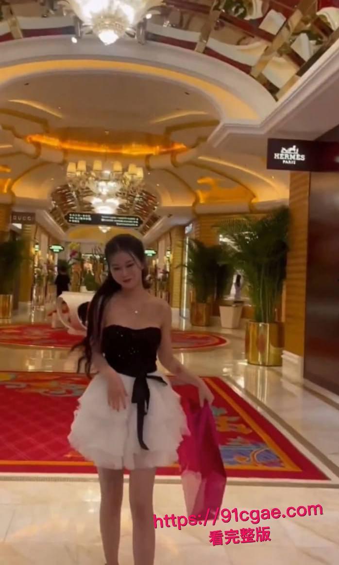 20岁顶级外围 晴晴 黑丝JK渔网全套情趣 影院全裸骑操 KTV吞精打桩 骚到极致的性爱视频合集流出!-7