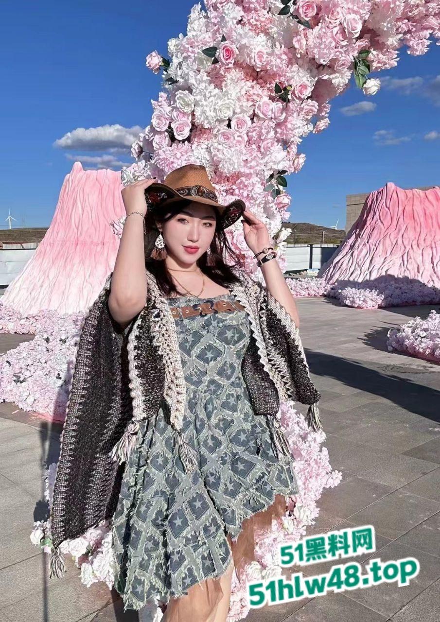 抖音擦边女坦克【S嘉嘉爱睡觉】（BBW版）不雅自慰捏奶私拍被曝光网络，巨奶女坦骚的惊人！-1