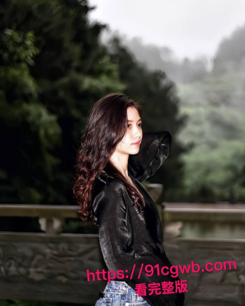 上海美术学院留学生卢美婷海外媚洋,白人洋爹 对她疼爱是菊花开,街头翘臀求白人爆插!-6