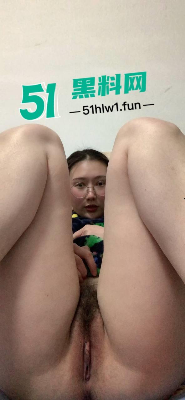 滁州肥臀眼镜婊【何晶莹】高颜值极品身材母狗，网上各种撩骚约炮展示为臀骚穴勾引，全裸视图流出。-6