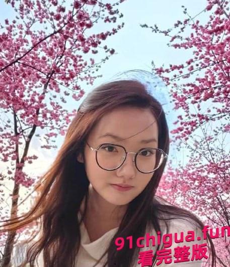 滇西应用技术大学05年清纯女大何一婷 小仙女约炮视频曝光 自述想玩多人运动-6