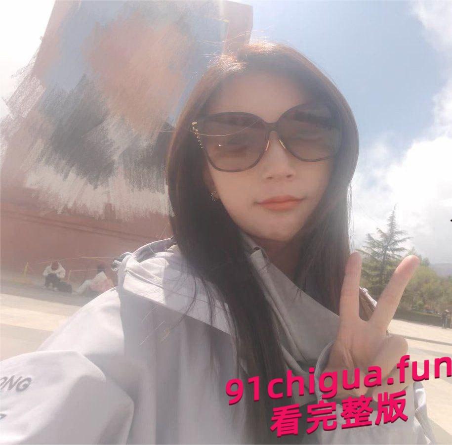 滇西应用技术大学05年清纯女大何一婷 小仙女约炮视频曝光 自述想玩多人运动-8