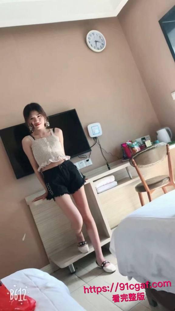 高颜值大学生情侣开房做爱私密视频流出 巨乳翘臀曲线火爆 骚逼粉嫩诱惑至极 深喉口交无比淫骚！-3