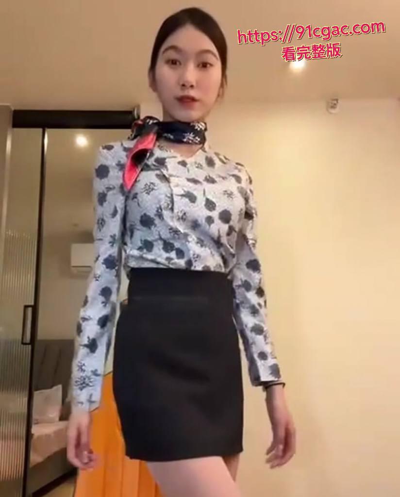 抖音23万粉丝网红Loioeei各种制服拍摄，期间有Loioeei做爱视频，极其劲爆。-1