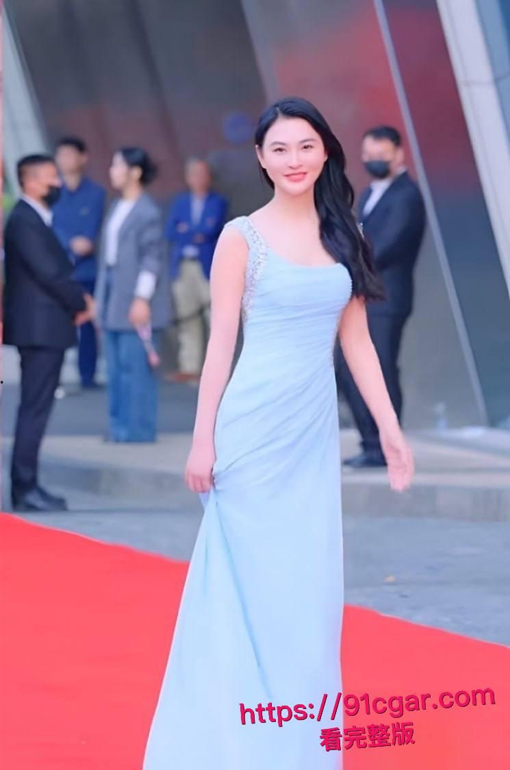 广州小鹏车展模特不雅视频传疯了 女主身份深扒竟是亚洲小姐冠军吴丹 绿裙车展模特视频曝光！-5