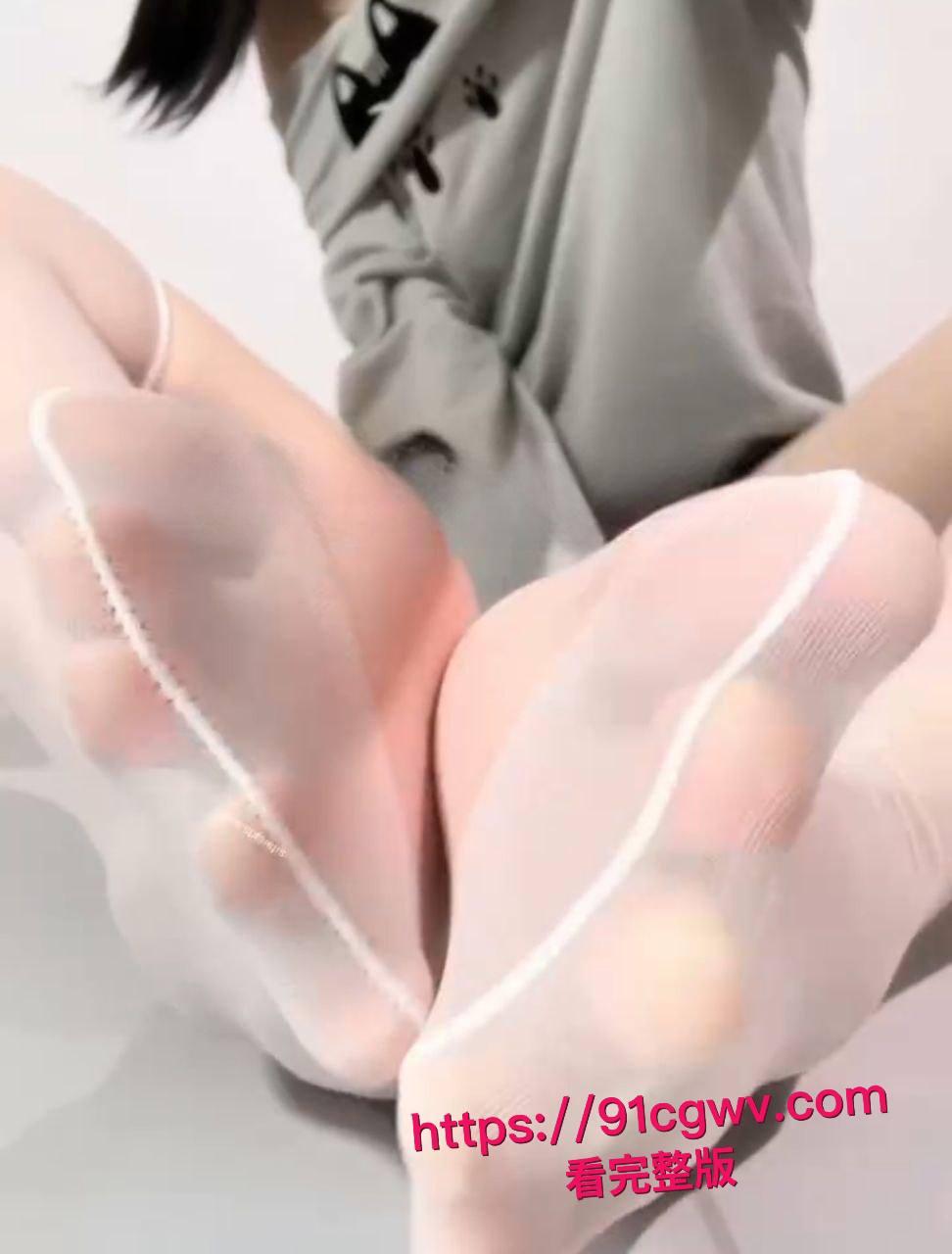 推特纯欲Coser希尔薇全裸抖音风神舞流出!白丝乳链抖奶骚穴喷汁,顶级女神变母狗下海超带劲-3