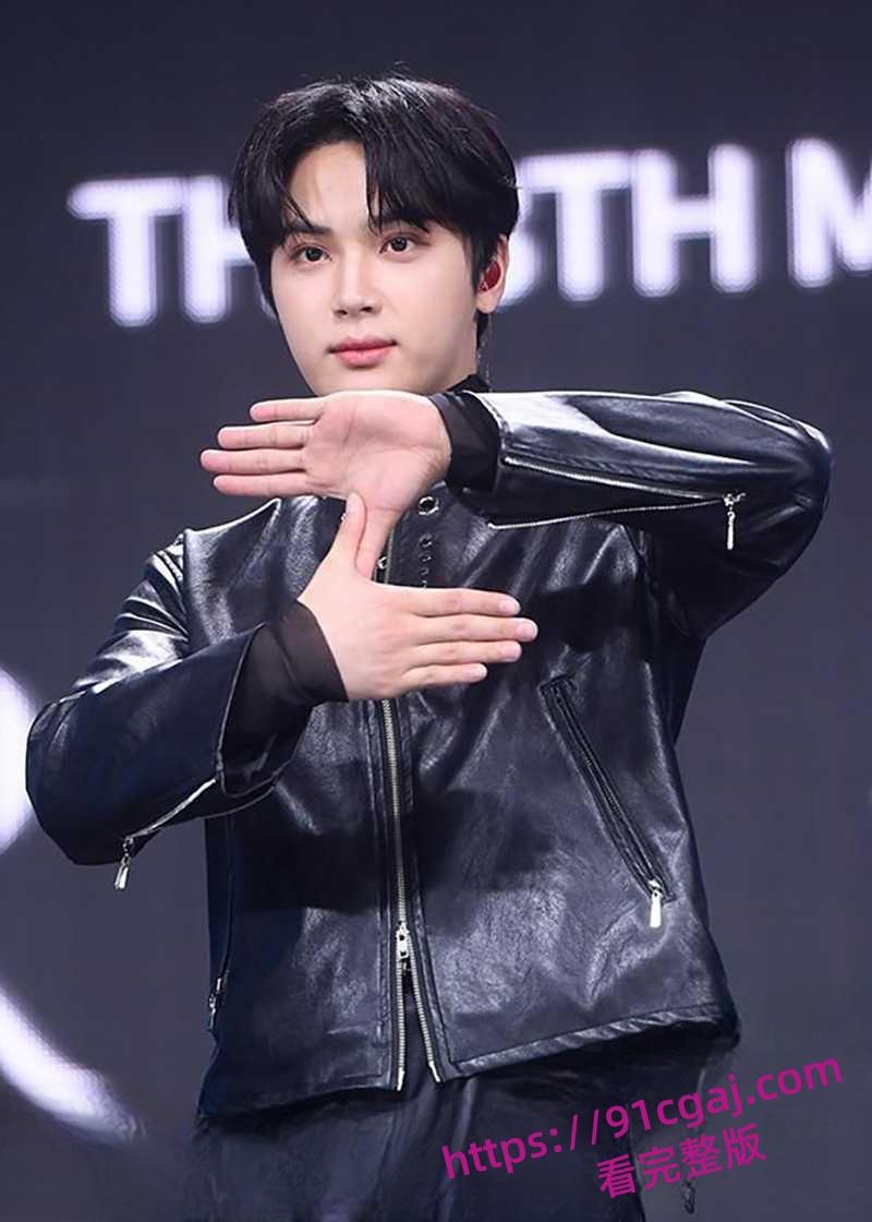 韩国男团周鹤年 春丑闻全网疯传 21万港元与AV女皇明日花绮罗4小时不限次数-4