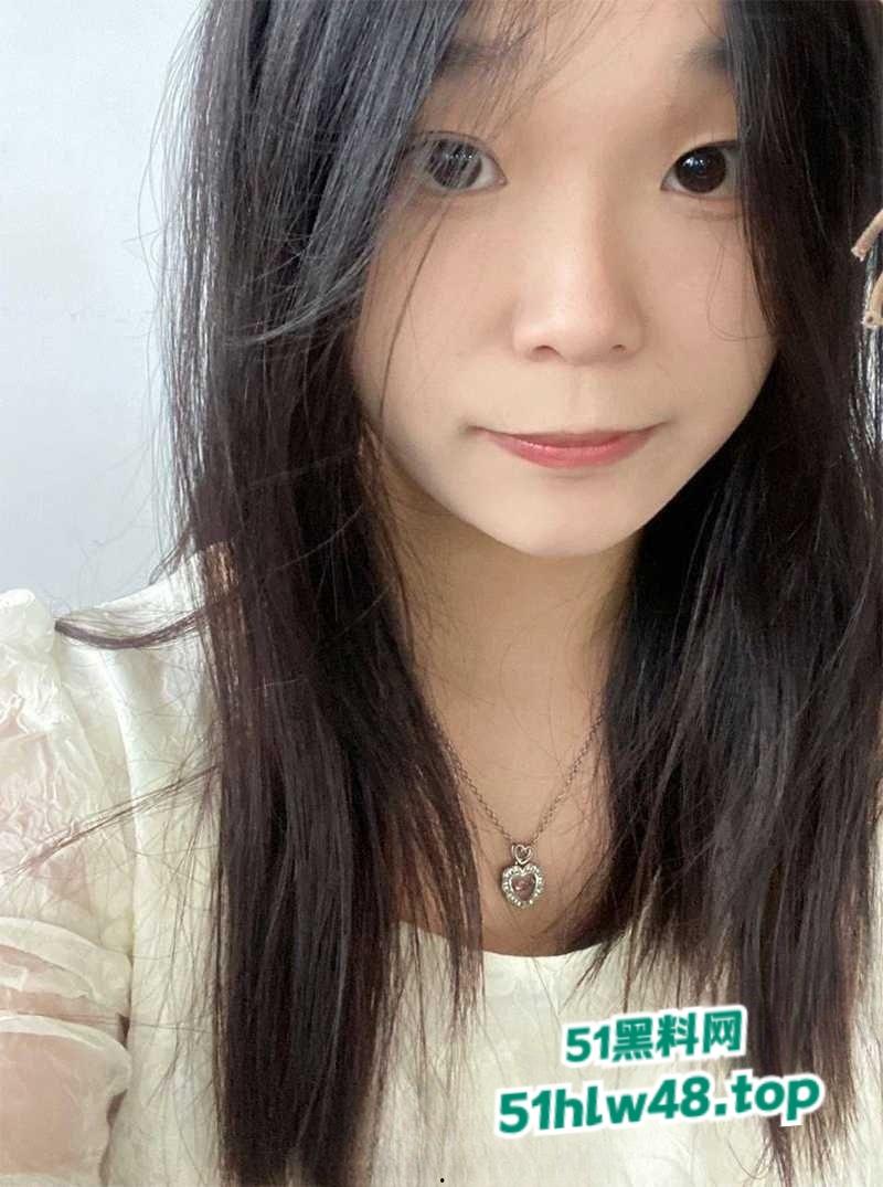 江西上饶职业技术学院，大二学妹【王思琪 】私下竟是骚浪反差女王，私密视频被渣男分享流出。-4