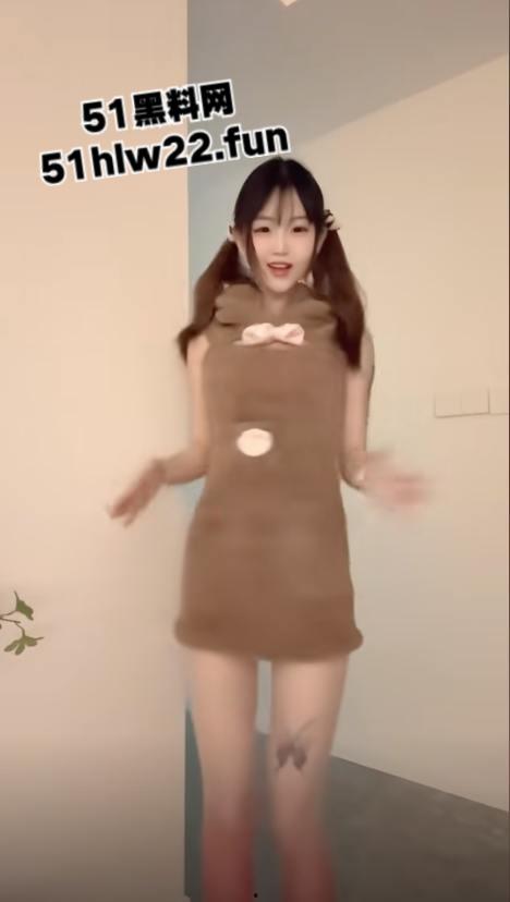 抖音清纯美少女网红【炒河粉】大尺度全裸会议直播泄密流出，外表单纯可爱实则淫荡放浪。-2