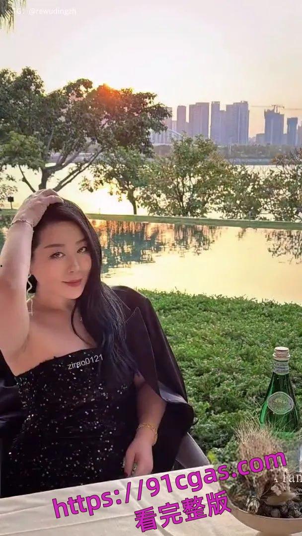 快手熟女网红子饶姐不雅视频泄密！人老心不老，天天约炮小鲜肉超风骚！-3