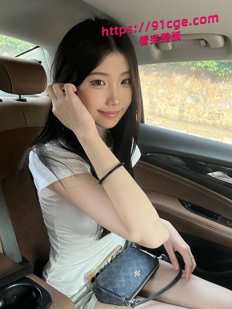 超可爱反差女大学生，鹅蛋脸杏仁眼，皮肤白得像牛奶，私下却是反差婊！不雅视频流出 #大学生 #反差母狗 #清纯可爱欲女 #曝光-1