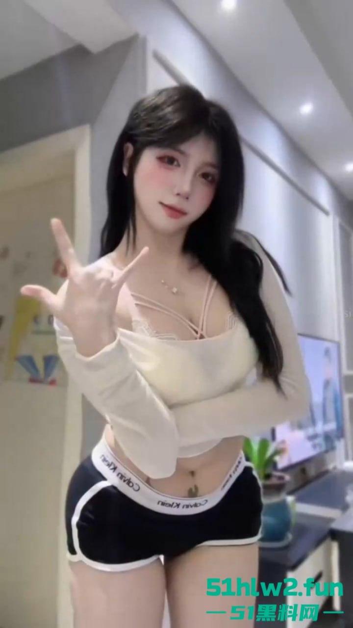 推特巨乳网红【幼幼酱】高额打赏定制福利流出，爆乳黑丝诱惑骚舞，极致肥臀抠穴榨精。-5