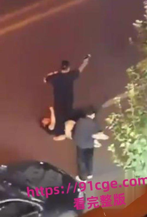 新疆乌鲁木齐市西北路清真寺附近发生了一起令人震惊的暴力事件。-3