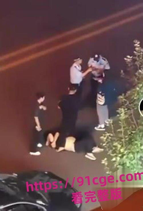 新疆乌鲁木齐市西北路清真寺附近发生了一起令人震惊的暴力事件。-5