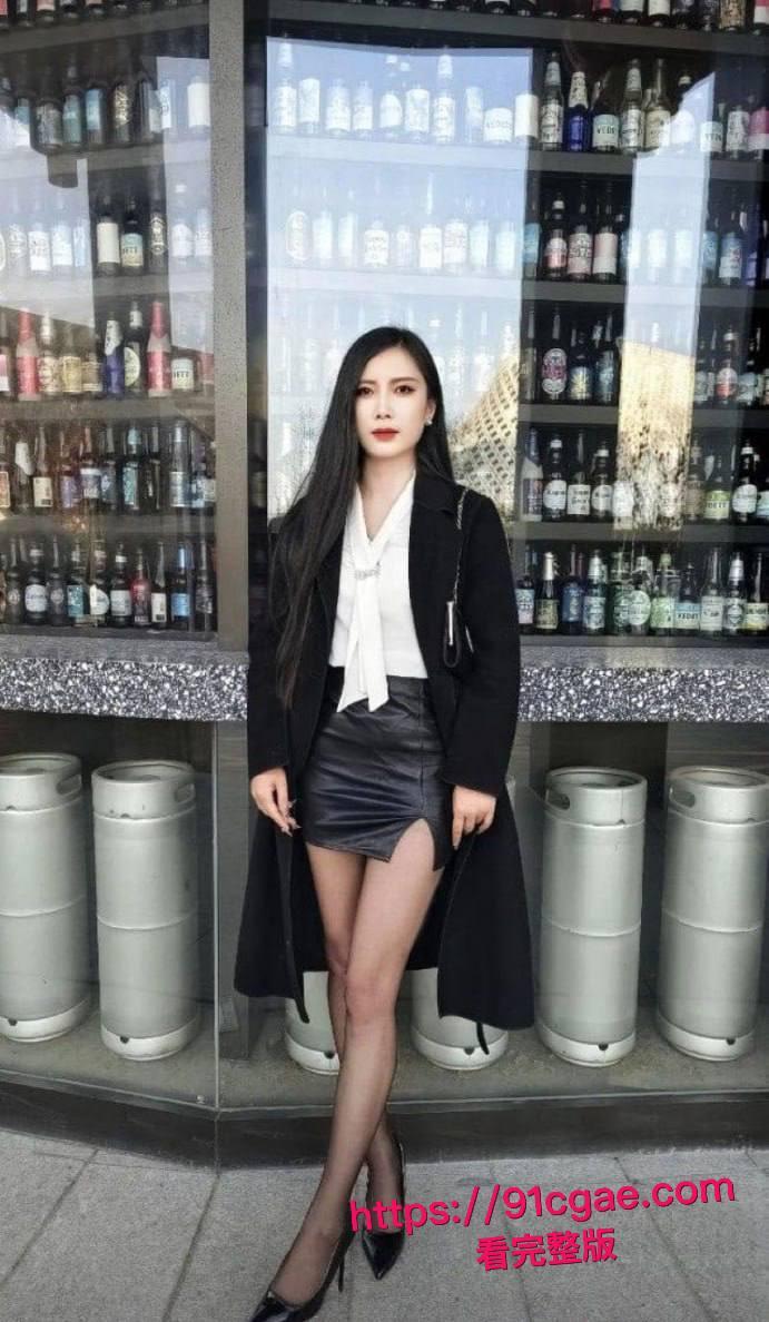 抖音熟女少妇简单爱彩灵儿肥臀诱惑黑丝高跟抠逼自慰大秀 户外野战被炮友操到腿软！-6