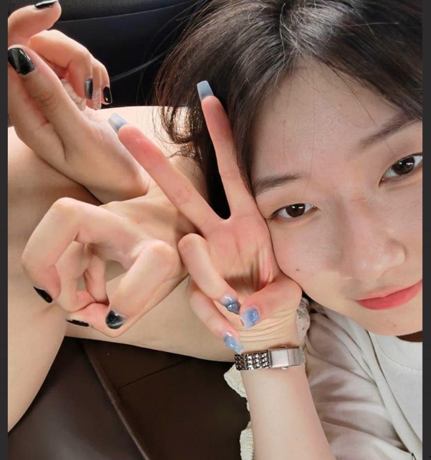 曲阜师范大学05年母狗 何鑫 眼镜反差嫩妹 自拍骚穴视频 线下足交！-4