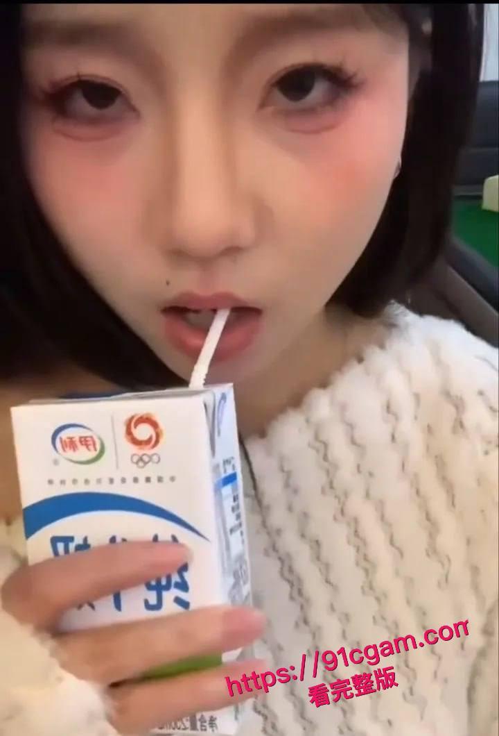 快手16W粉“小小张”爆瓜!颜值女神裸舞诱惑定制,尺度大到炸锅!-1