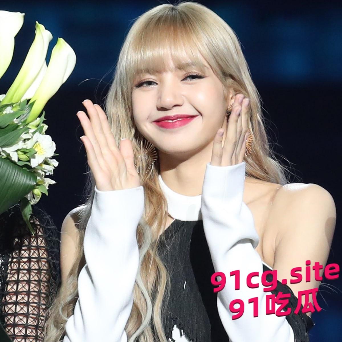 Lisa出席法国疯马秀夜总会,3天5场脱衣舞-4