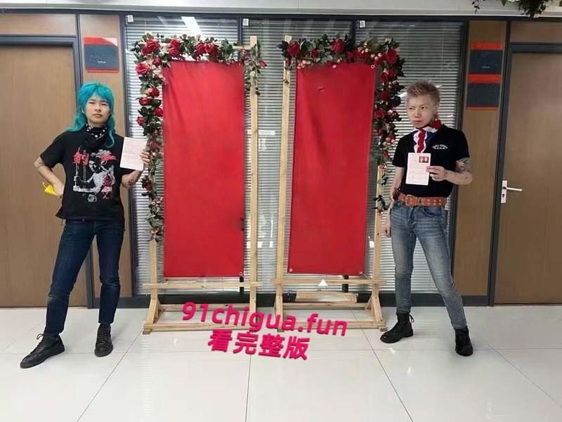 热搜的杀马特新婚夫妇【唐康】【刘雨洁】闪婚闪离，跳起来领证的快感就像高潮，满足广大网友的吃瓜！-2