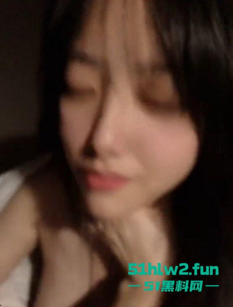 陌陌APP撩妹大神约操河南商丘工学院【孟雨佳】登门爆肏，上操嘴巴下灌精爽得不亦乐乎。-2