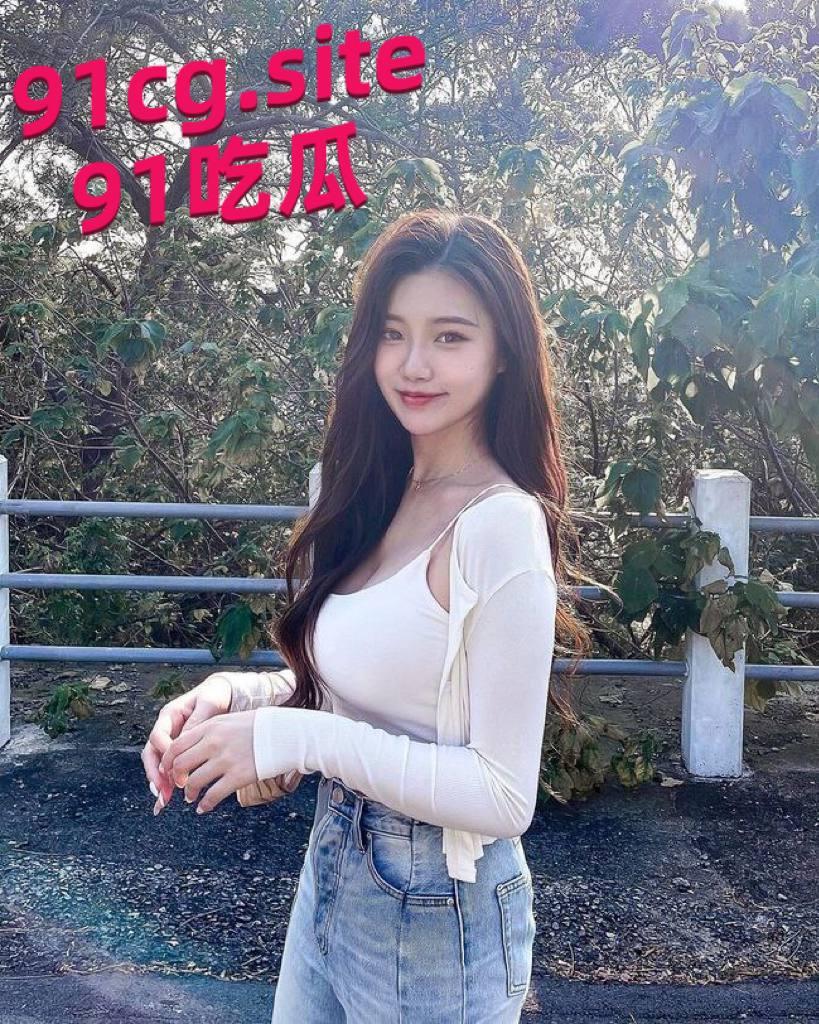 台湾超甜网红美睫师ChloeLin，被摄影师套路口交啪啪转头将视频转发给朋友最后泄密了-1