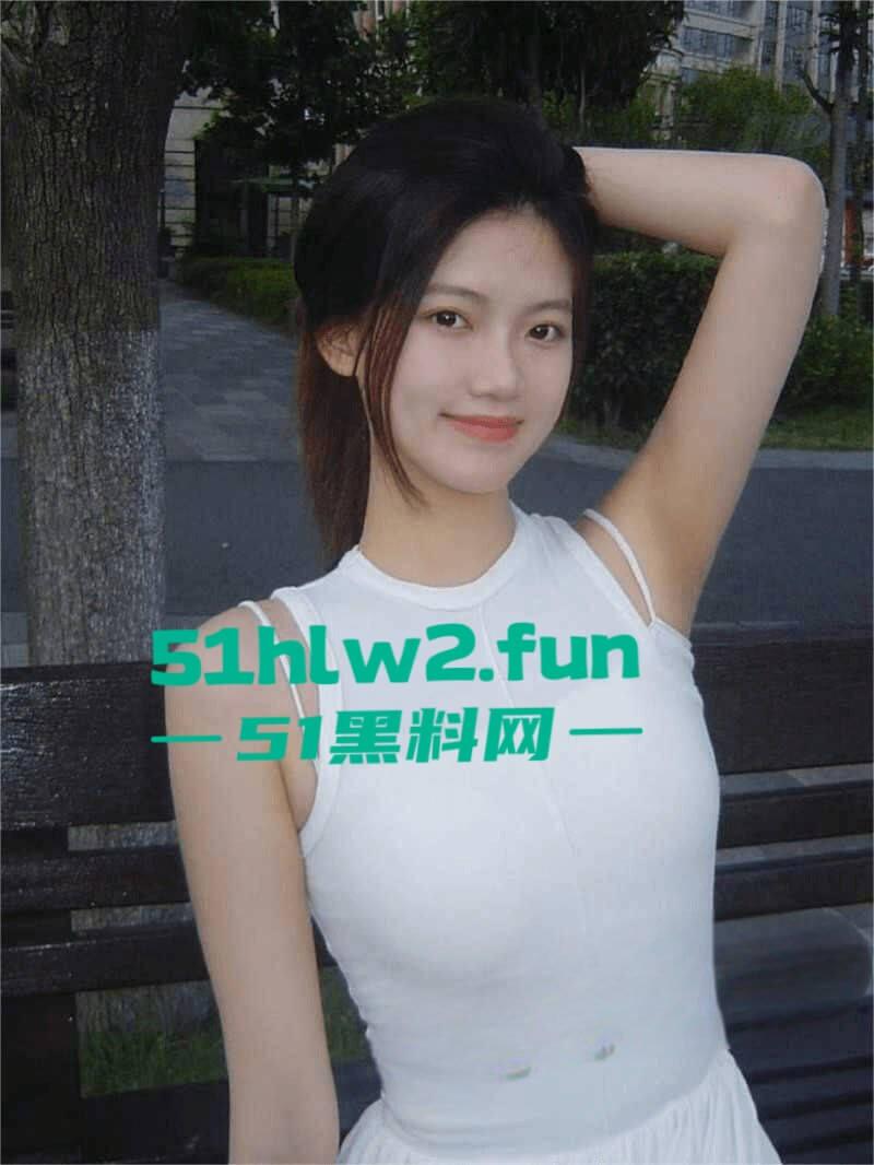 上海绝美幼师【陈诗雅】23岁长腿御姐女神，背地里偷情学生家长被男友发现曝光不雅视频。-2