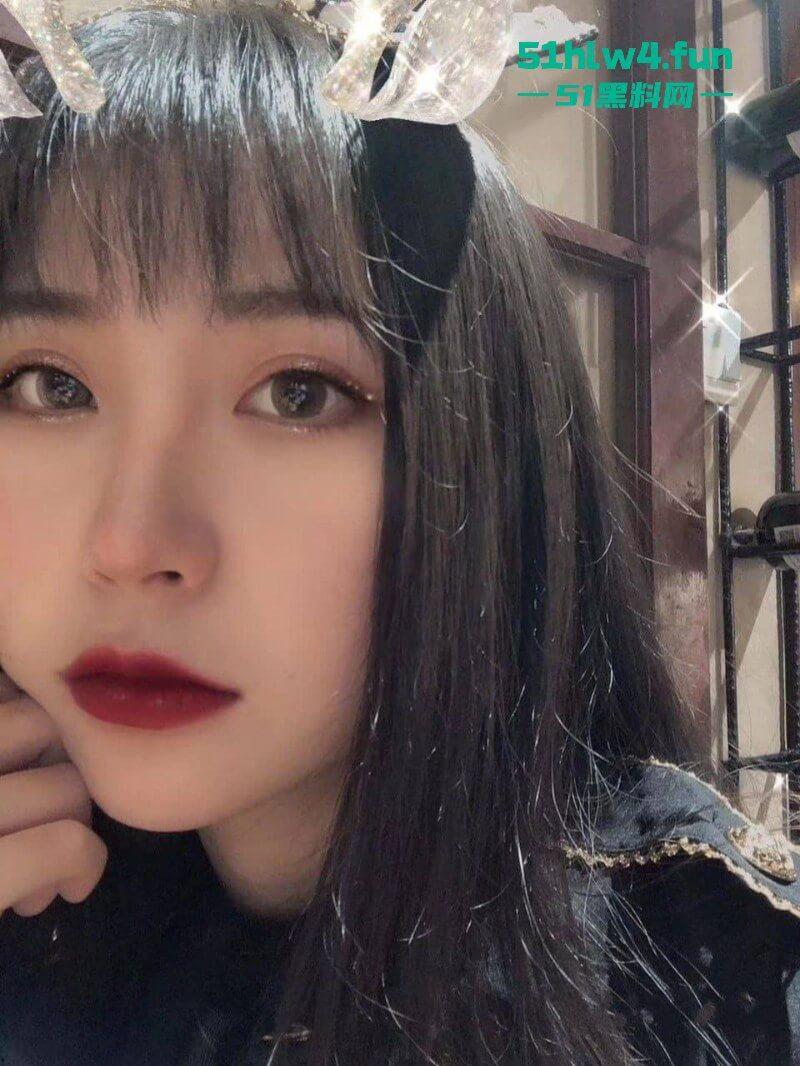 西安淫荡姐妹花与男友啪啪视频曝光，淫荡吃鸡开裆求射，骚穴外漏等人干的内心骚气外漏。-1