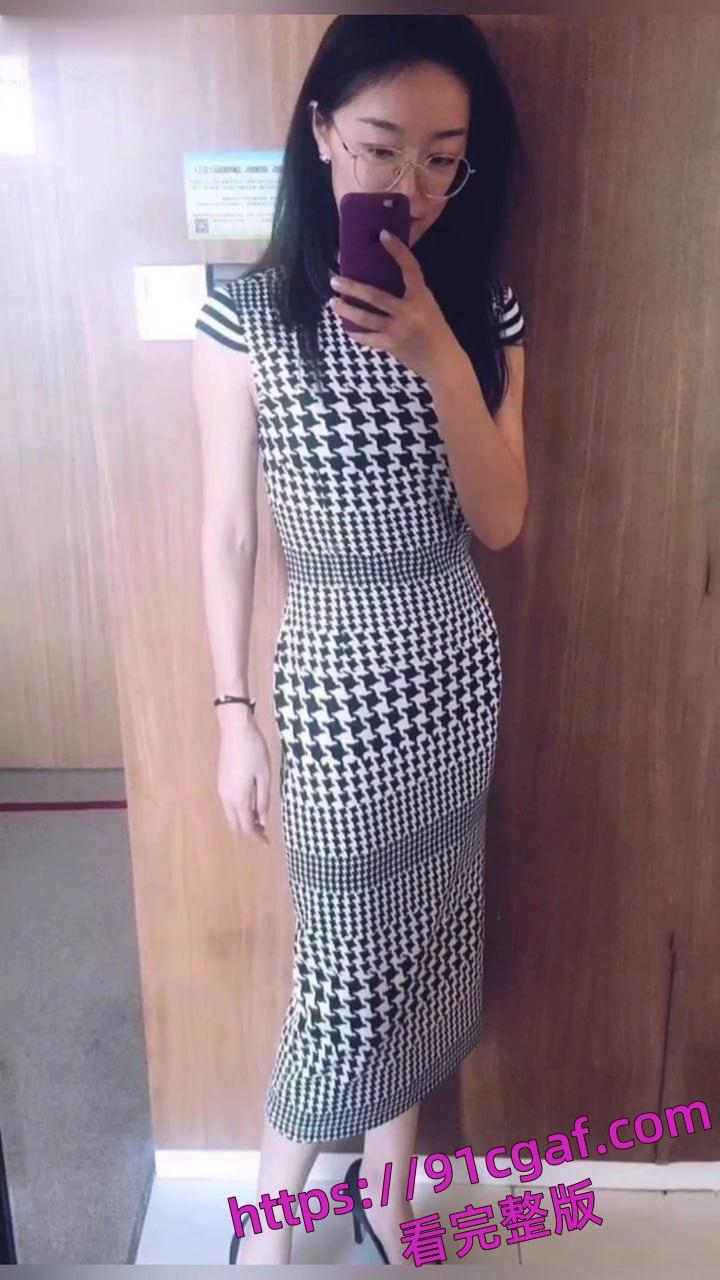 济南教师张雪出轨奸夫，被奸夫艹得大呼：“我就要你操我，快射我嘴里”-5