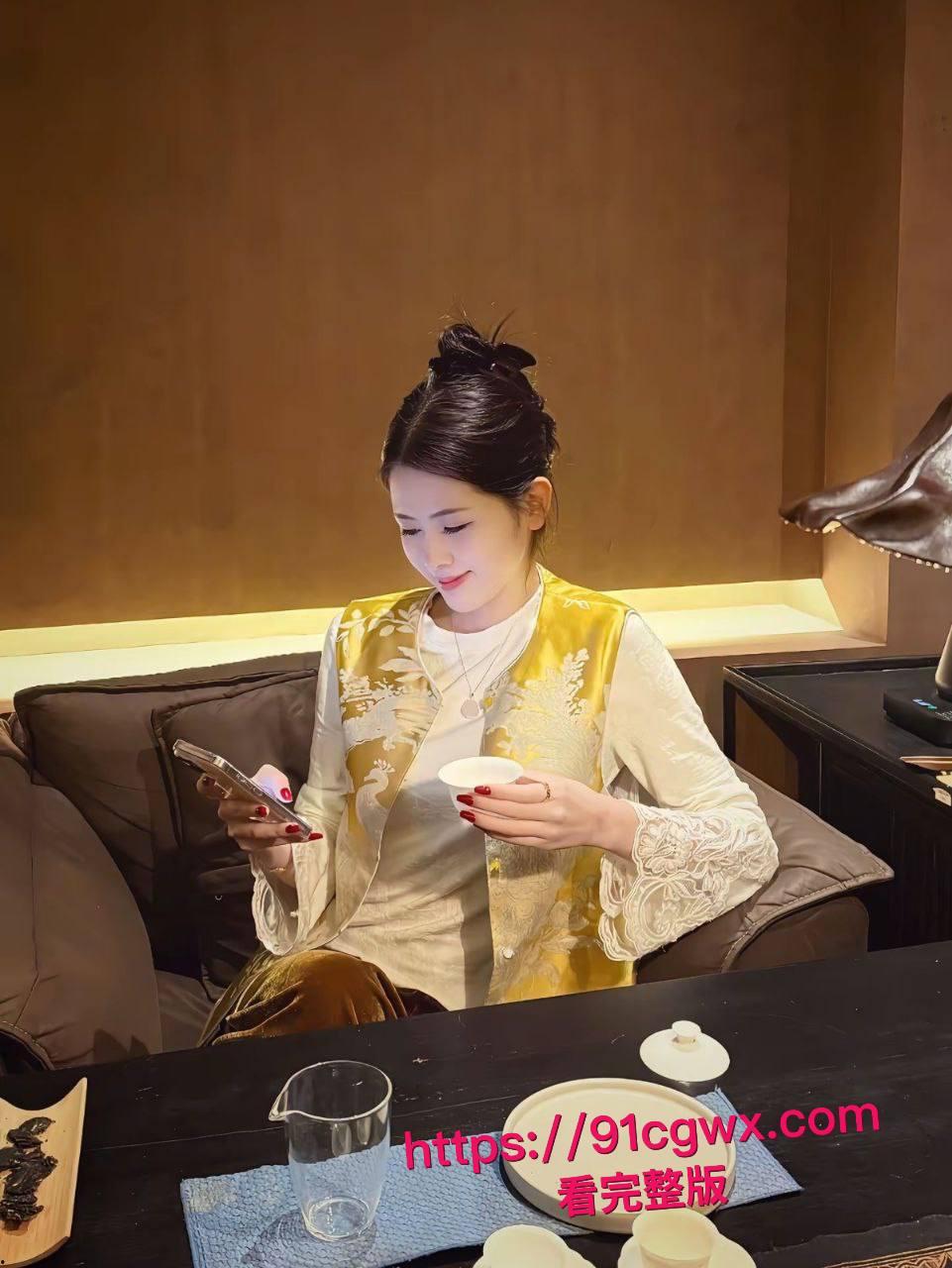 河北唐山富家女周昕雯床战男友全记录:翘臀狂骑大鸡巴榨汁,深喉吞精变身骚货女王,富家女私下浪到骨子里!-4