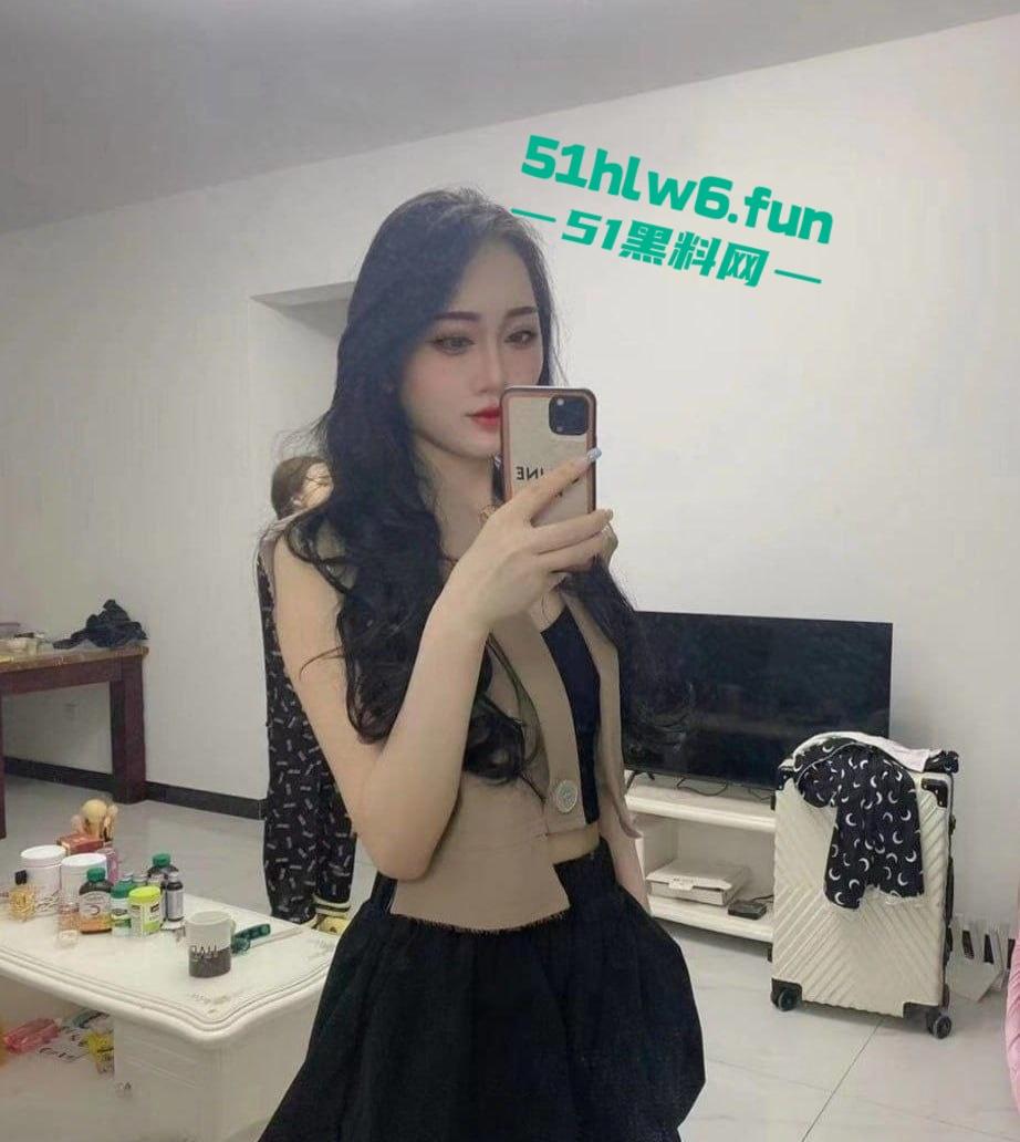 湖南衡阳骚母狗【肖丽】被爆出淫荡视频，最爱观音坐莲内射和口爆真骚到骨子里！-3