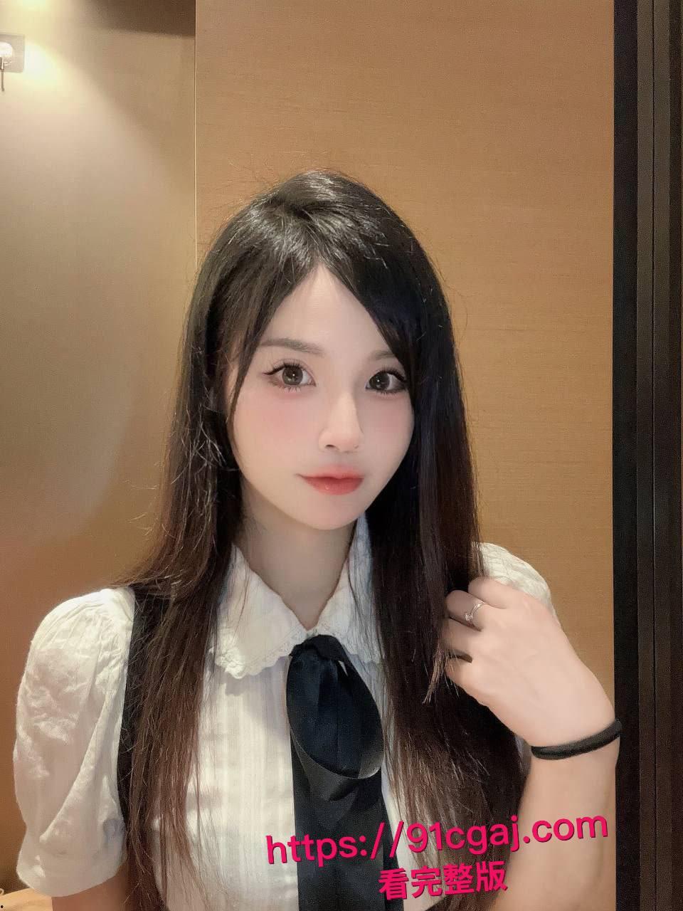 广州18线女星周珂萱泄密曝光！穿衣女神脱衣母狗，天使脸蛋淫荡心，黑丝翘臀酒店勾引，爱cos的小母狗！-2