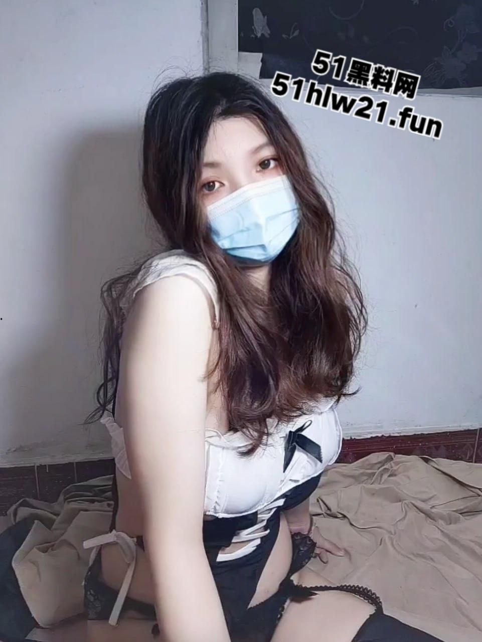 女大学生体验超大号【黄金幻龙】鸡巴直捅骚逼，插得直翻白眼堪比尖叫鸡！-4