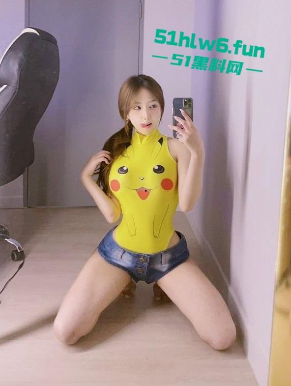 高颜少女吃播主播【金熙宰】下海全裸自慰视频流出，吃播赚钱太难直接下海涉黄捞钱。-1