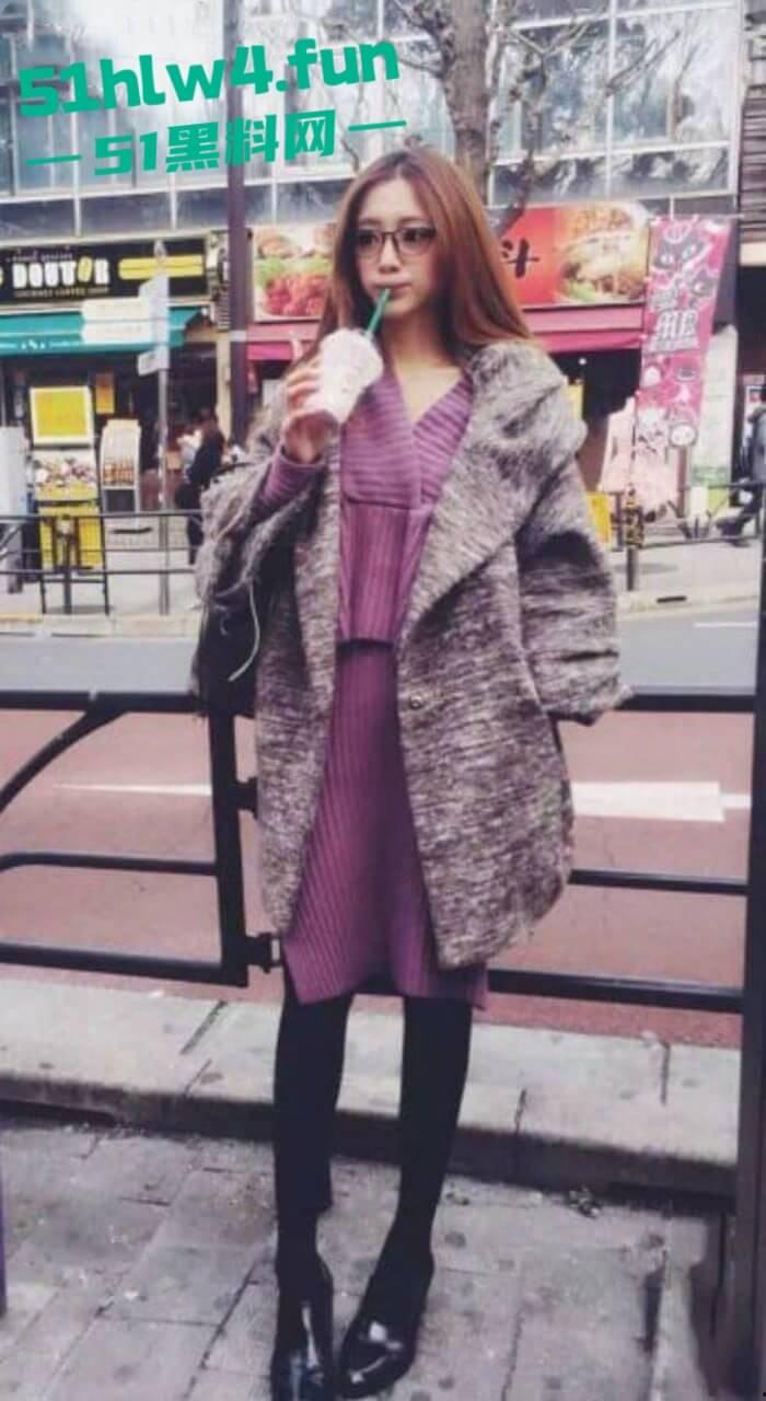 高颜值大眼母狗御姐颜值模特身材，私下却反差至极跪地舔脚伺候主人，再被无套抽插无毛嫩穴。-3