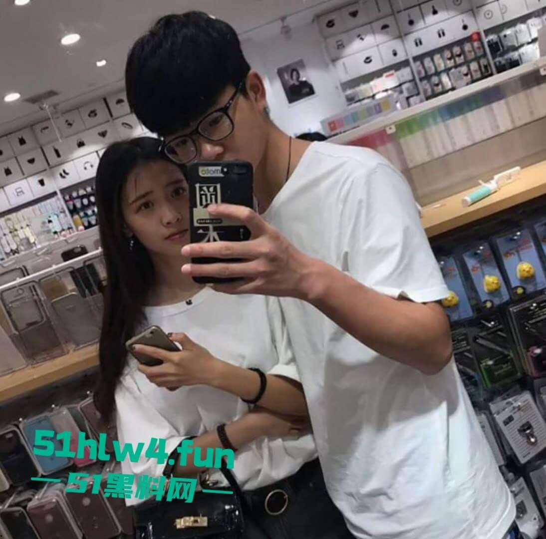 高颜值大眼母狗御姐颜值模特身材，私下却反差至极跪地舔脚伺候主人，再被无套抽插无毛嫩穴。-4