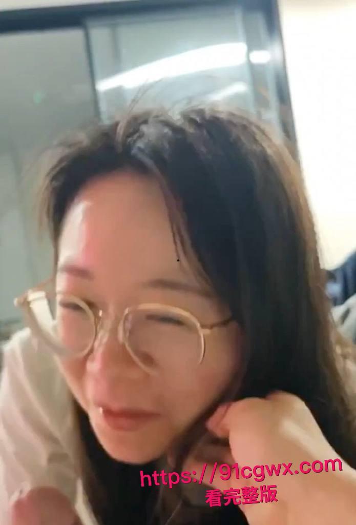 浙江嘉兴清纯人妻何晓韵野外口曝黑料全网疯传!小区楼下口老公大屌,忍不住了回家爆操骚母狗!-9