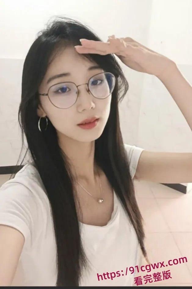 湖北科技学院女大学生霍西梅酒店约炮眼镜妹主动骑乘抽插视频流出-1