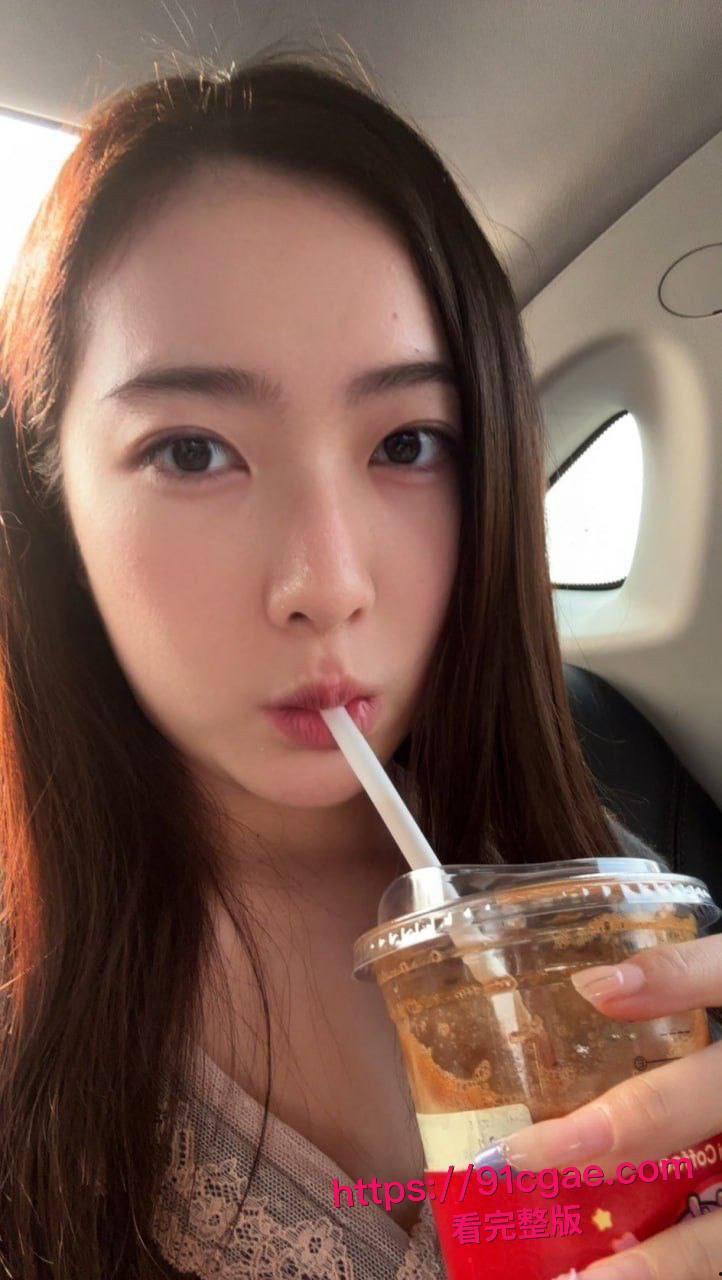 大学生为了维持的精致生活下海了,在床上超级放得开!-1