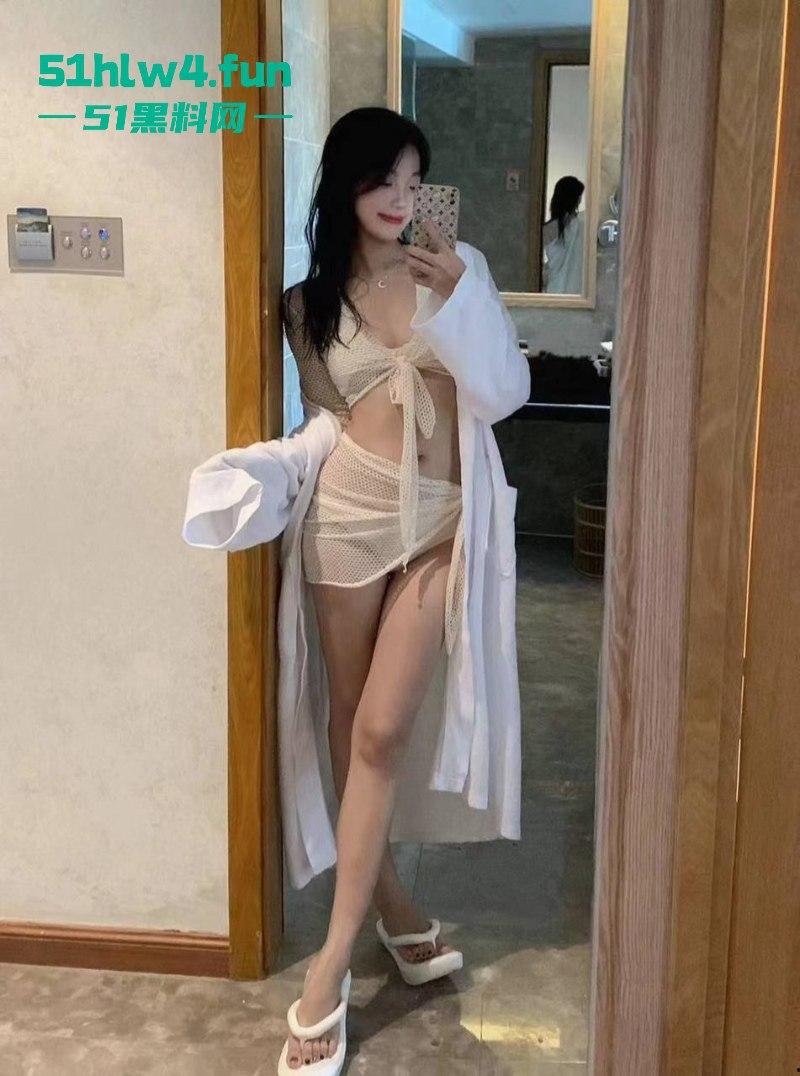 杭州大学班花【梁洛奇】酒后失身，被同学带到酒店扒奶脱裤无情暴操，视频传遍朋友圈。-6